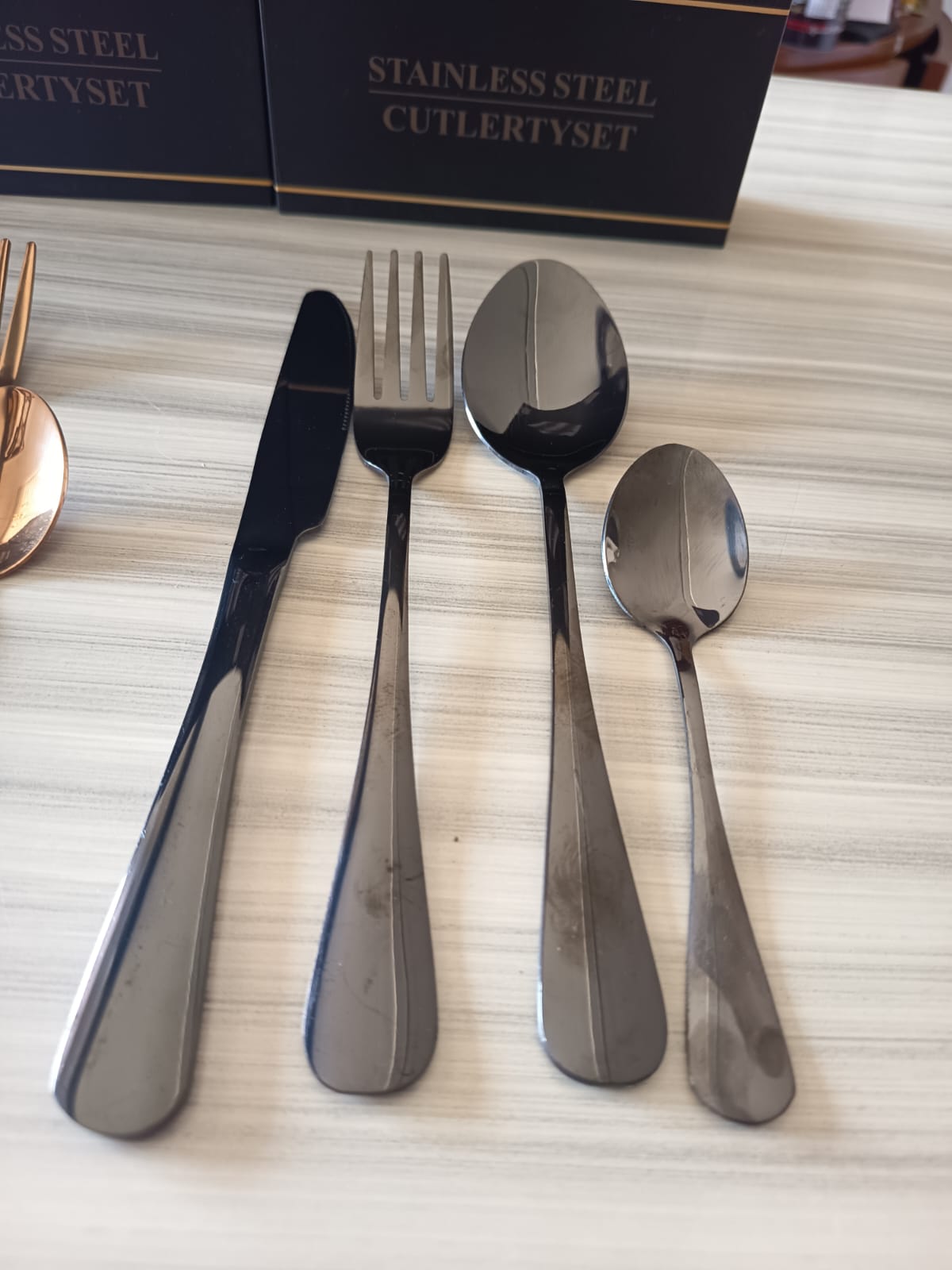 Set de Cubiertos Premium x 24 piezas Acero Inoxidable